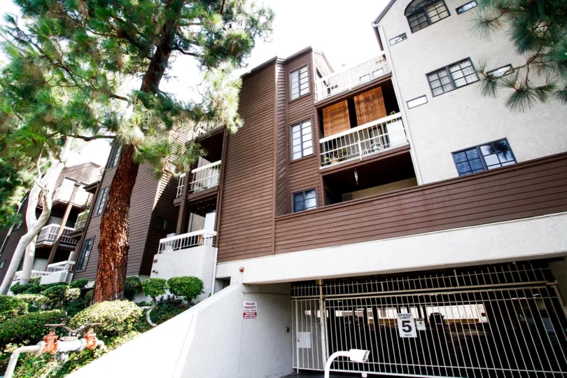 The Woodside Manor building in Burbank California