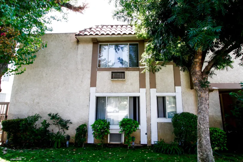 The building at 20954 Parthenia St in Canoga Park California