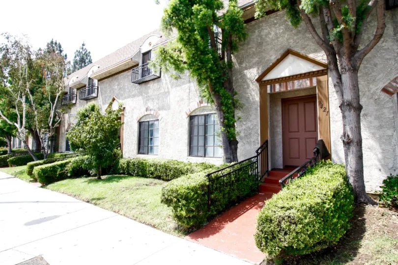 The entryway into Aetna Manor in Canoga Park California