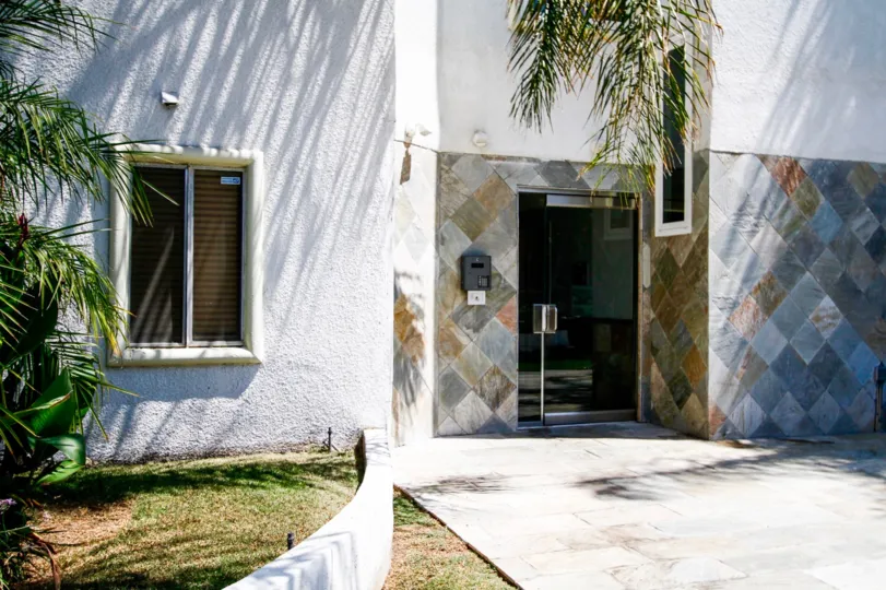 The entrance into Vassar Villas