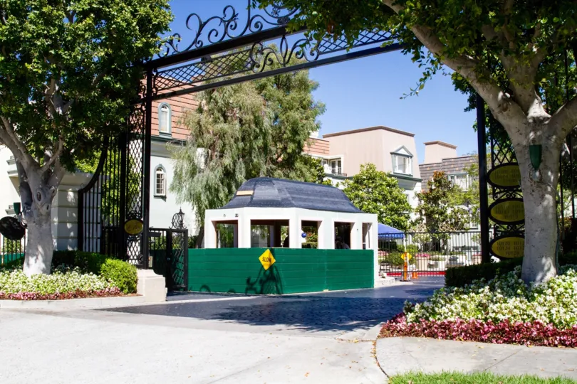 The guard gated entrance to Le Parc