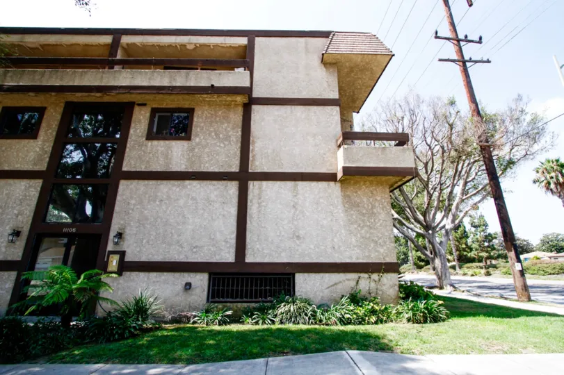 The sidewalk in front of 11106 Culver Blvd in Culver City