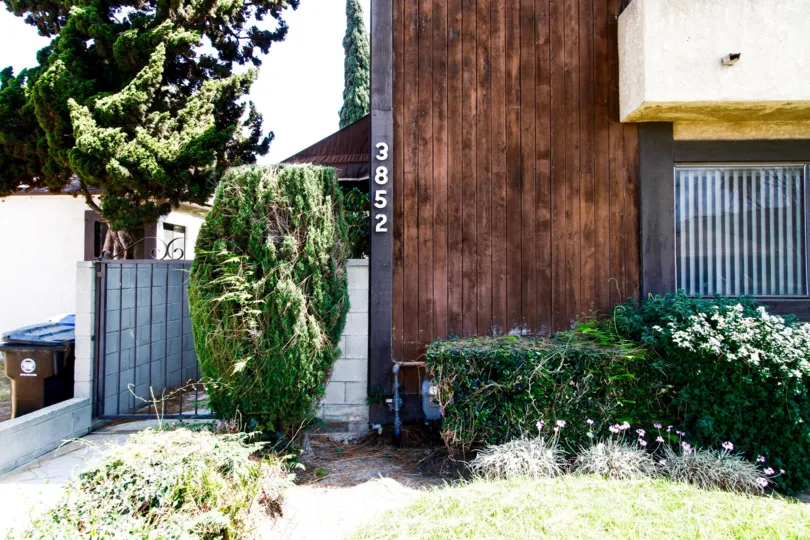 The numbers of 3852 Bentley Ave in Culver City