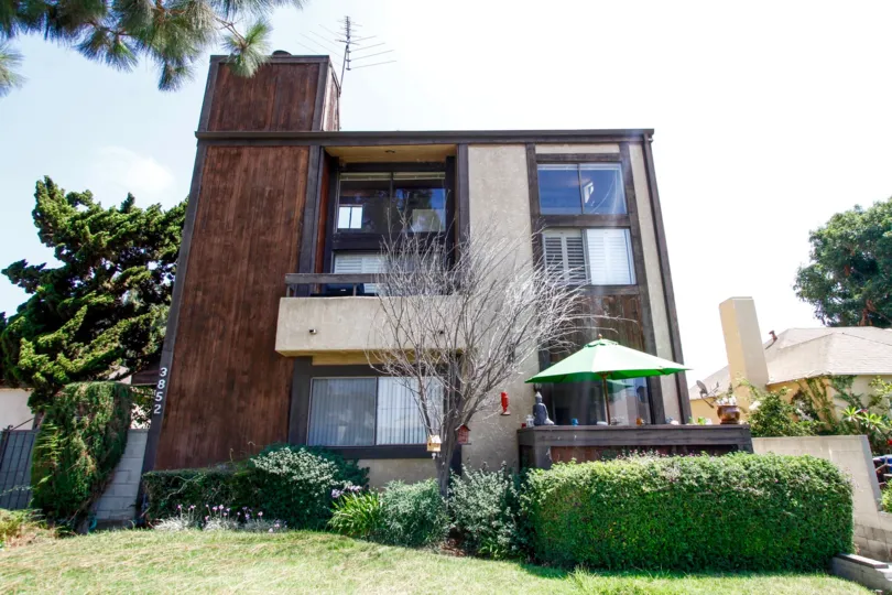 The building at 3852 Bentley Ave in Culver City