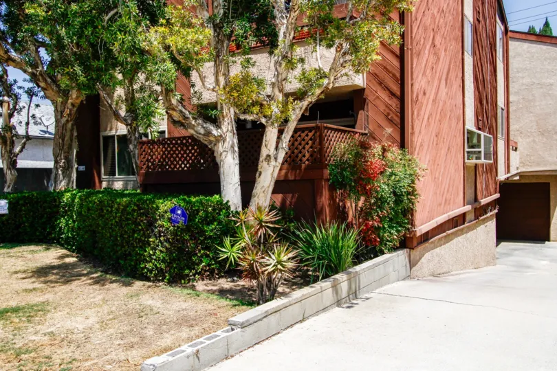 The landscaping at 4144 Duquesne Ave
