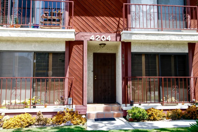 The entrance into Duquesne Condominiums