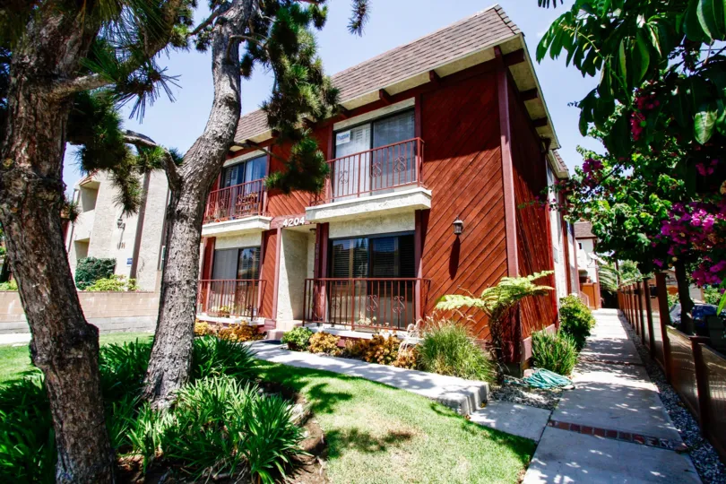 The landscaping around Duquesne Condominiums in Culver City