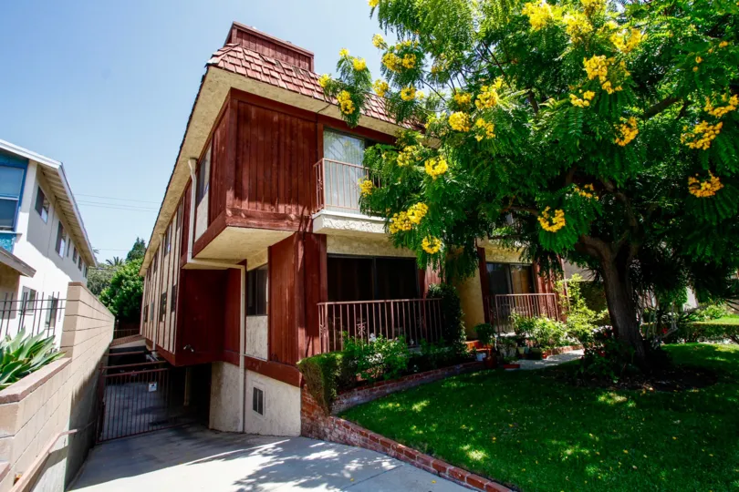 The parking for Duquesne View in Culver City