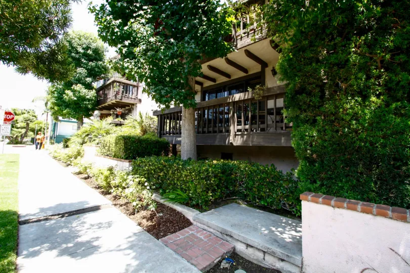 The entrance into Duquesne Villas