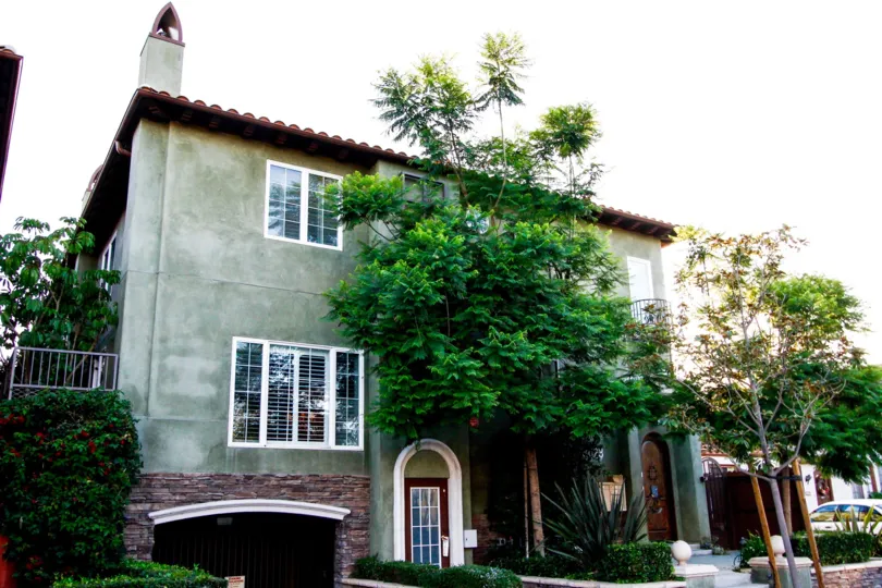 The view of Huron Gardens Townhomes in Culver City
