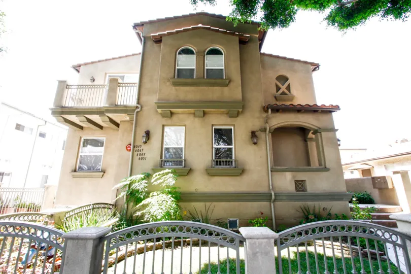 The architecture around Lincoln Townhomes in Culver City