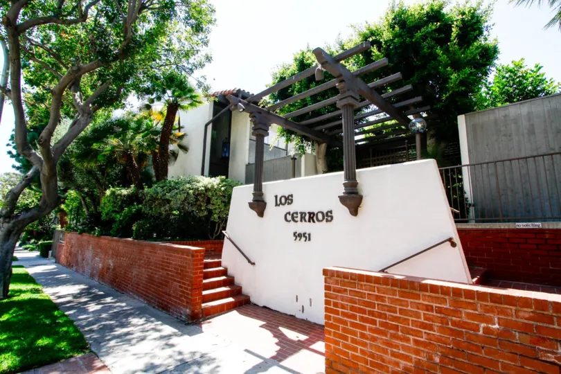 The named entryway into Los Cerros in Culver City