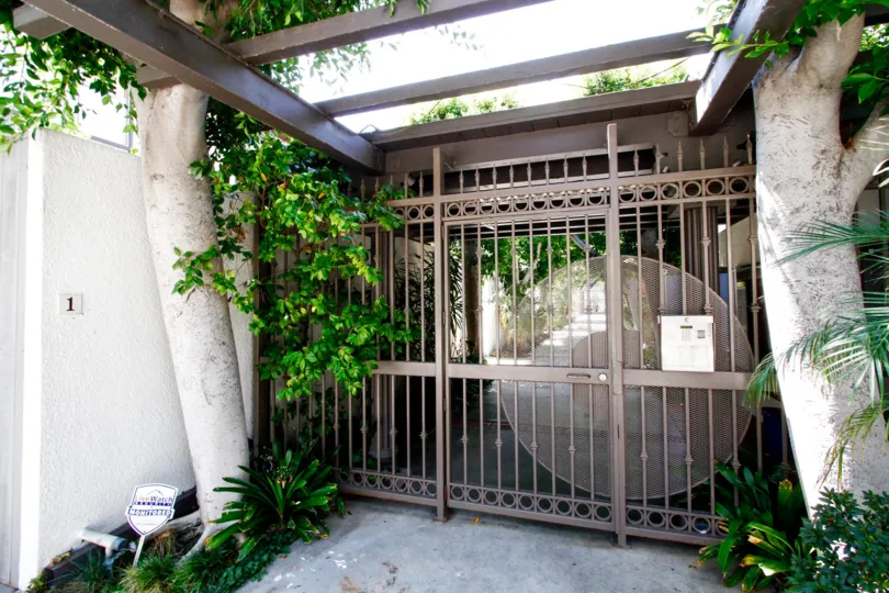 The gated entrance into Los Cerros