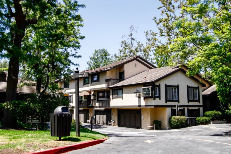 The drive around Raintree Condominiums