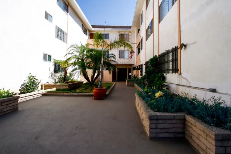 The walkway towards The Kensington