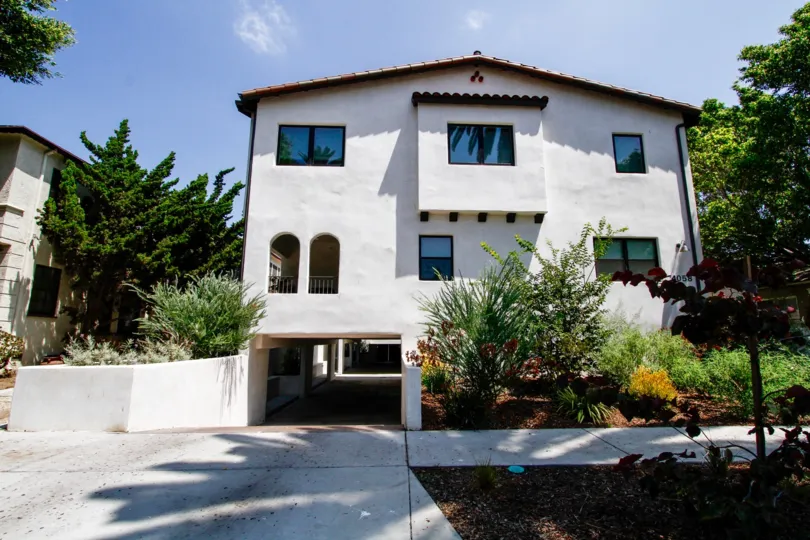 The building at The Villas on Madison in Culver City