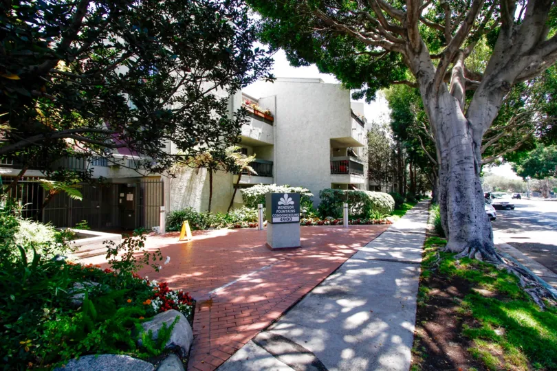 The decorated entryway into Windsor Fountains in Culver City