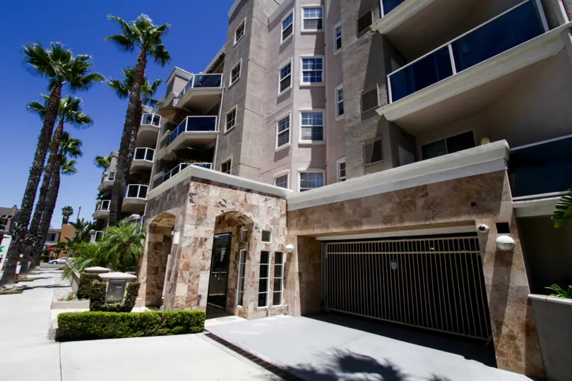 Entrance to 1500 Ocean from street view