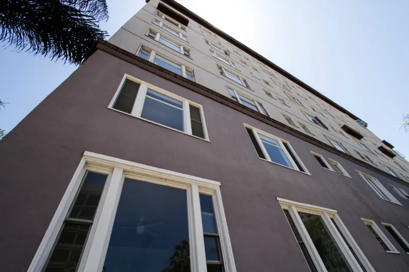 The front of Artaban is covered with evenly spaced windows