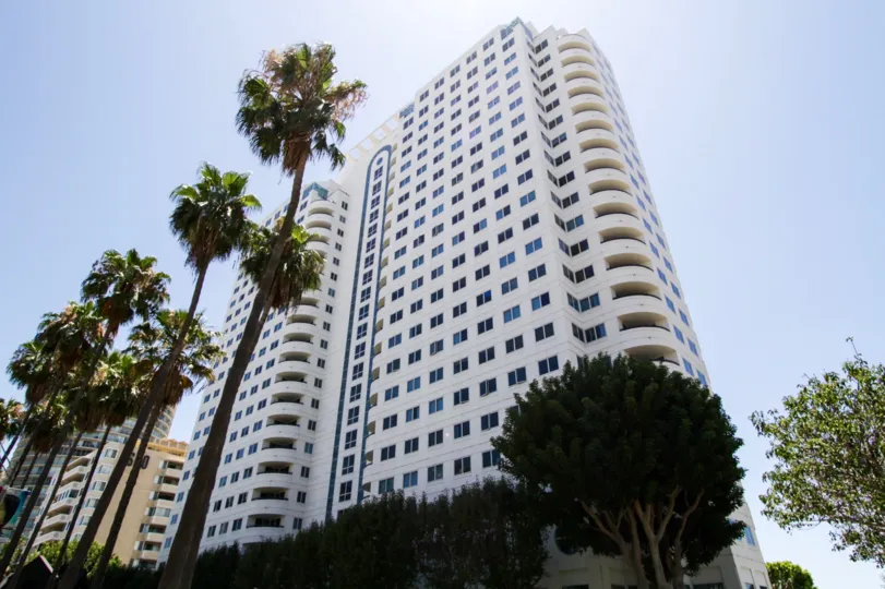 Rounded corners serve as balconies on each floor of Harbor Place Tower