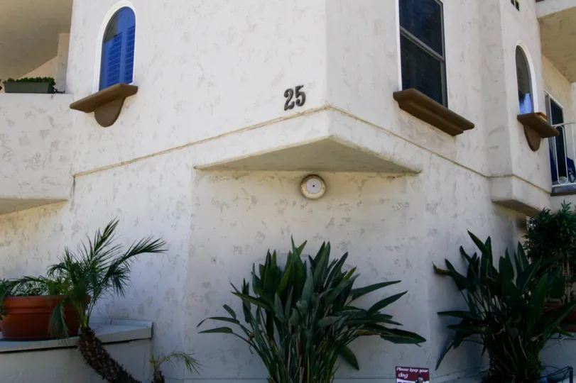 Address numbers on the corner of the Palacio Del Mar building