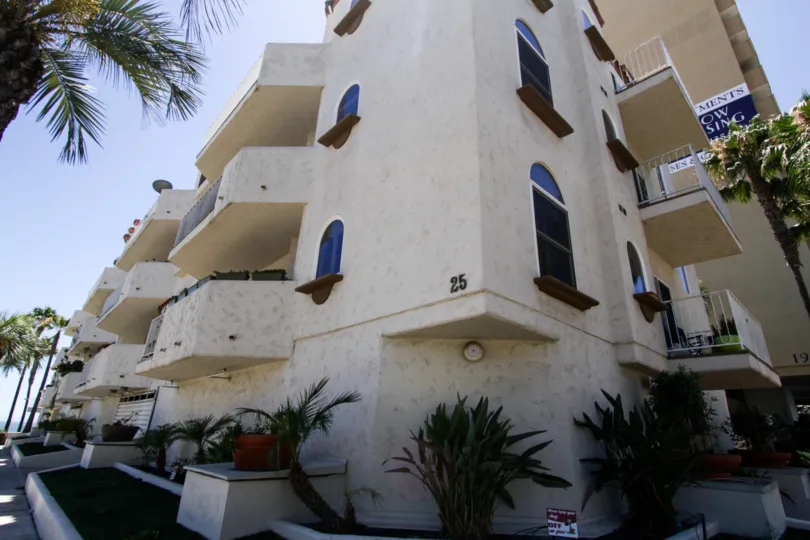 Corner view of the Palacio Del Mar