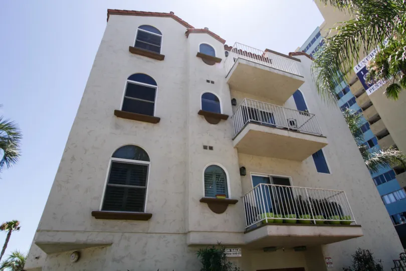 Palacio Del Mar is a midrise condo building