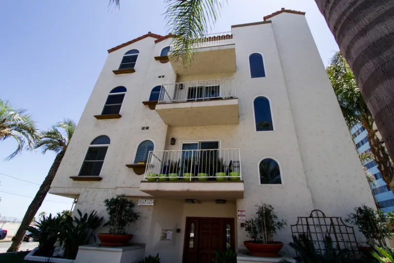 Front view of the four story Palacio Del Mar condo building