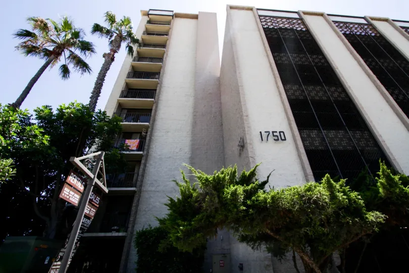 Building view of the side of Queens Surf
