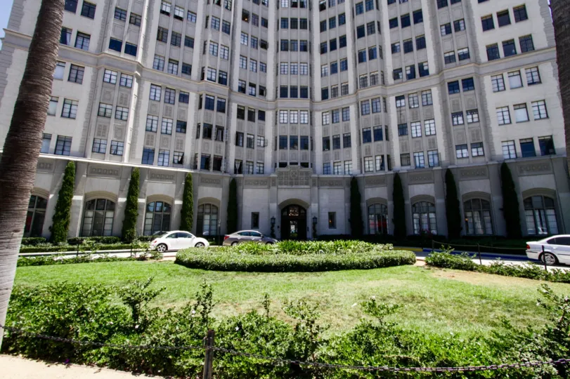 A grassy garden greets residents at the entry to the Villa Riviera entry