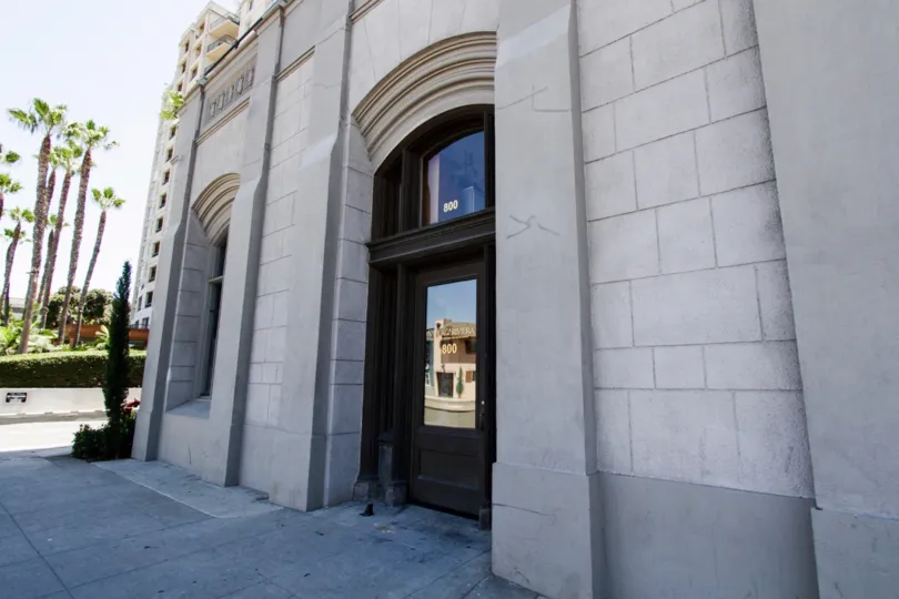 Side entry to Villa Riviera