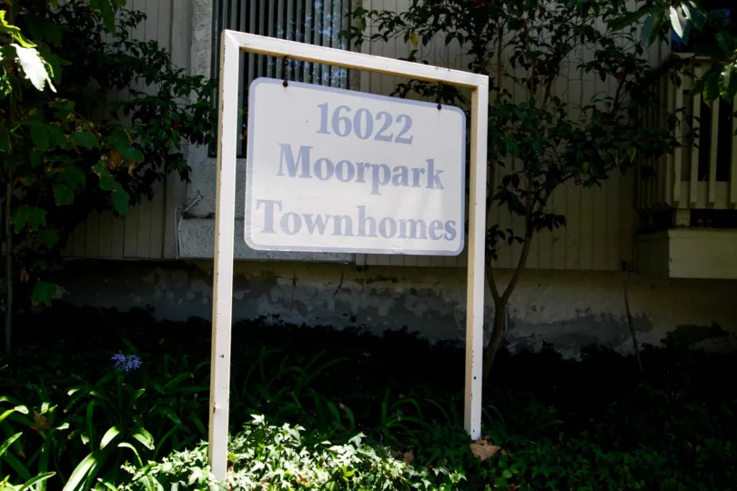 The sign showcasing the property at 16022 Moorpark St in Encino
