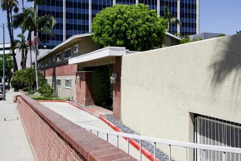 The view of the side entrance from the road of 4610 Densmore Ave