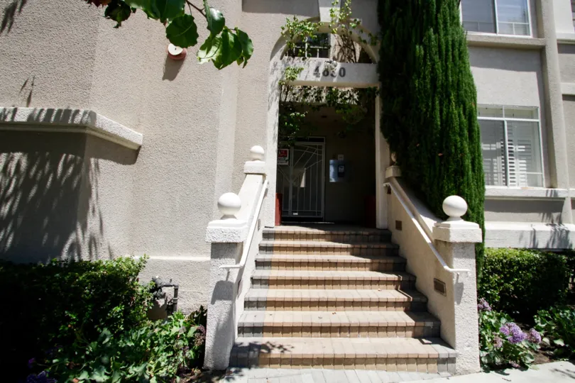 The regal entrance to 4630 Woodley Ave in Encino