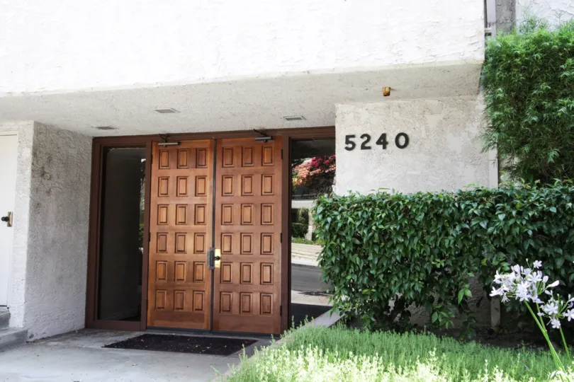 The wooded entrance to 5240 Zelzah Ave