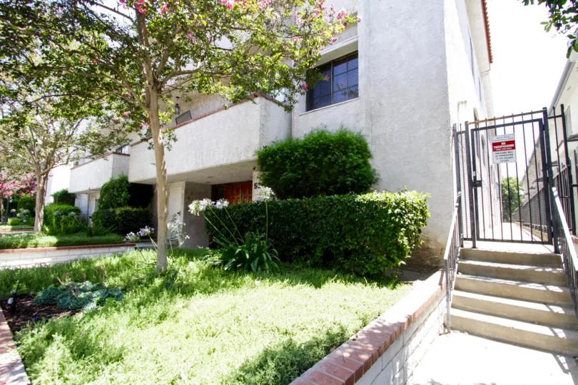 The meticulate landscaping at 5240 Zelzah Ave in Encino