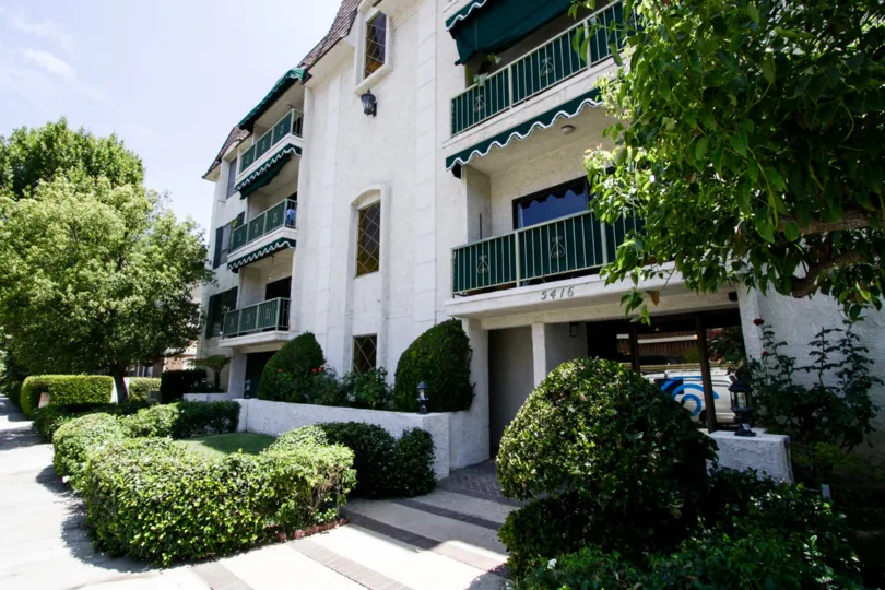 The landscaping surrounding the entrance of 5416 Zelzah Ave
