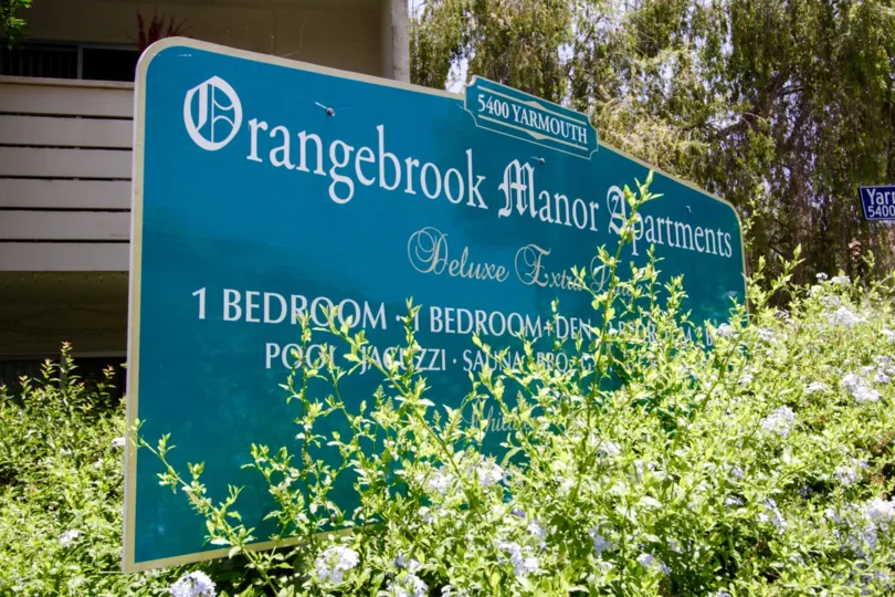 The sign welcoming you into the Encino Concord Townhouses area