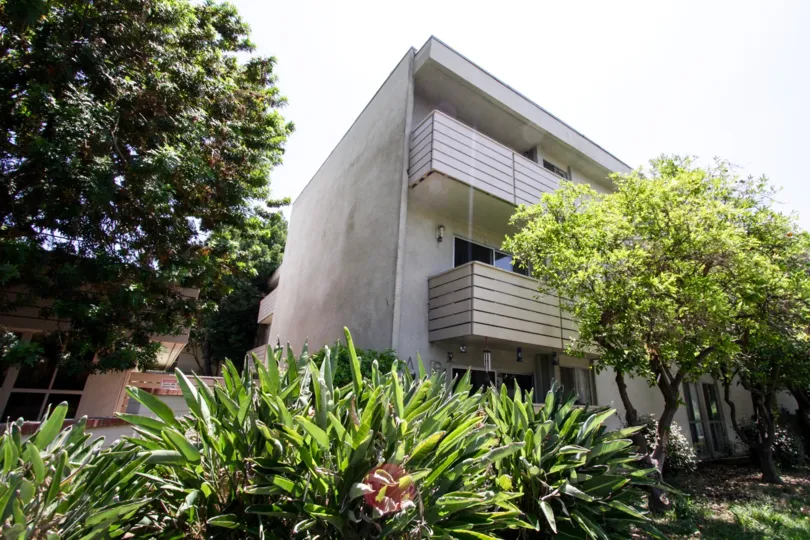 The landscaping surrounding the Encino Concord Townhouses complex