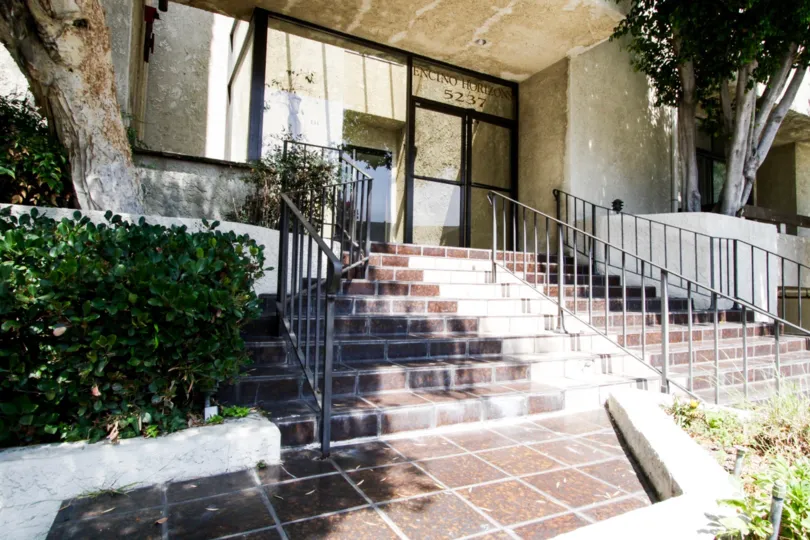 The double door entrance to Encino Horizons