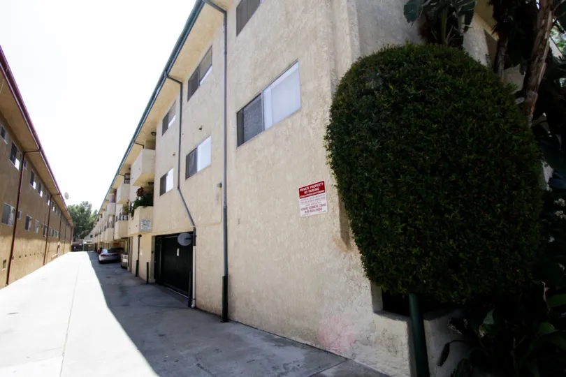 The parking options for the Encino Newcastle building