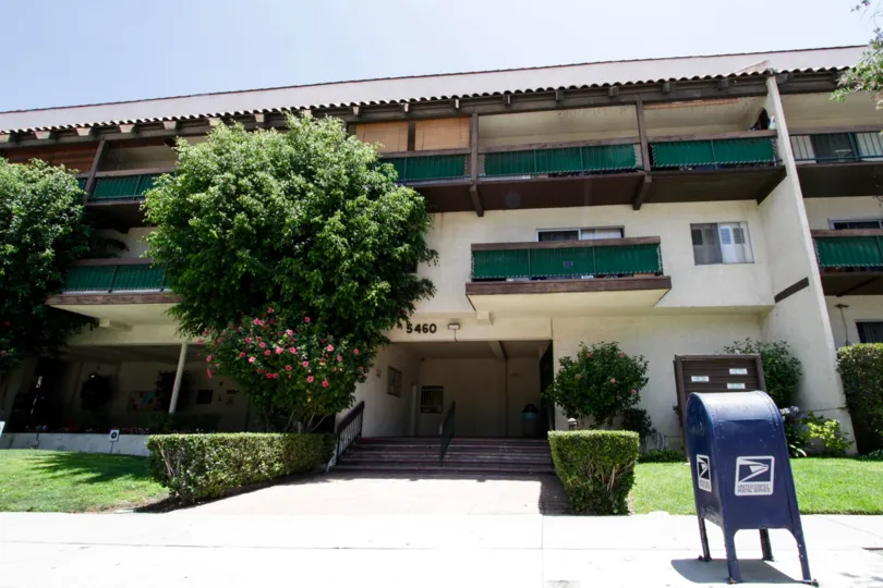 The back entrance into the Encino Oaks building