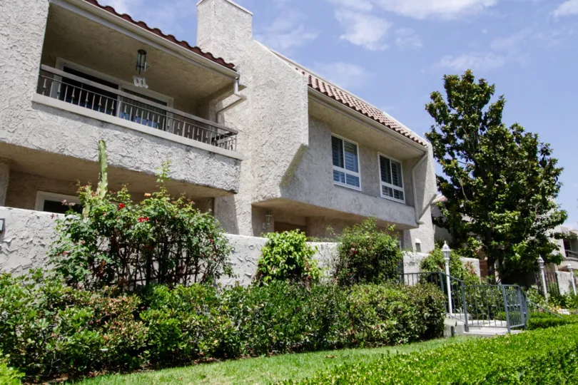 The shrubs surrounding the privacy fence along Encino Plaza North