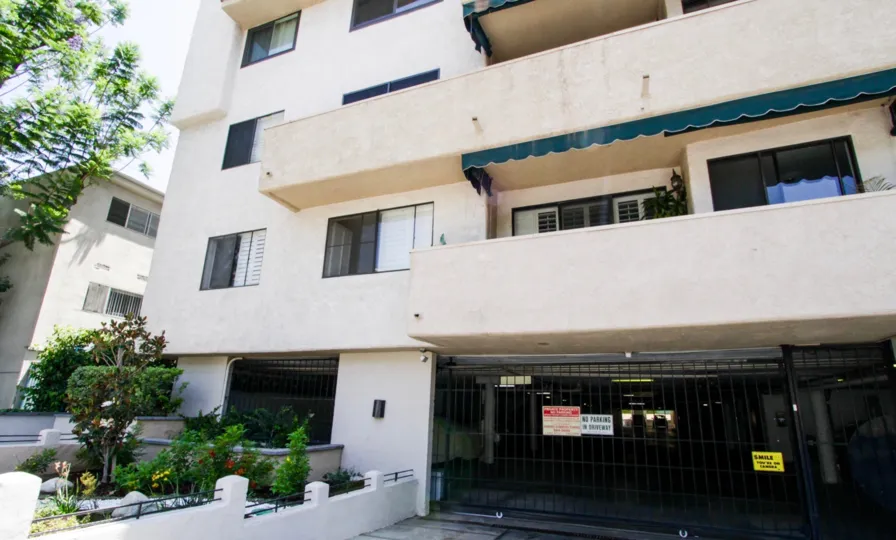 The private balcony for units within the Encino Racquet Club