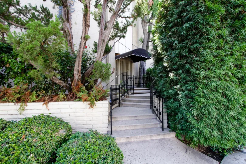 A side view of the covered entrance into Encino Spa West