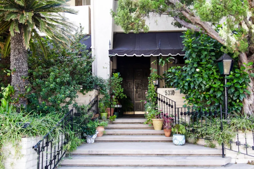 A well landscaped stairway entrance within the Encino Spa grounds