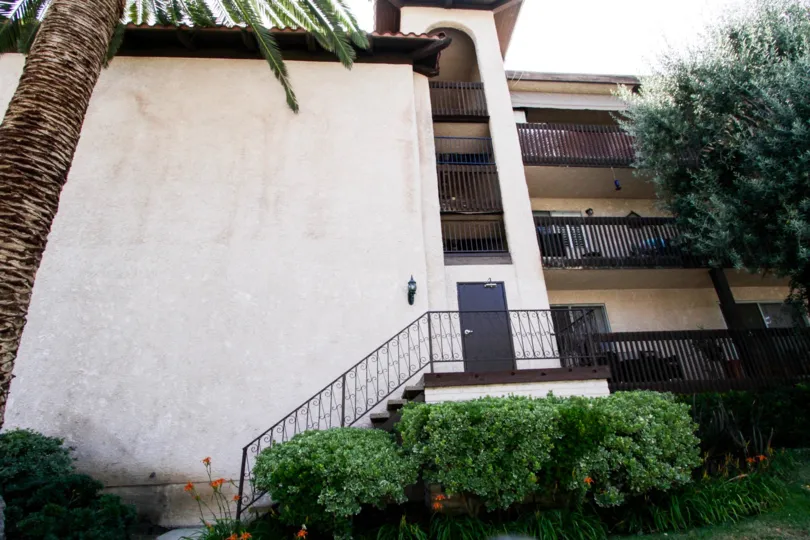 The side entrance into the Encino Villas