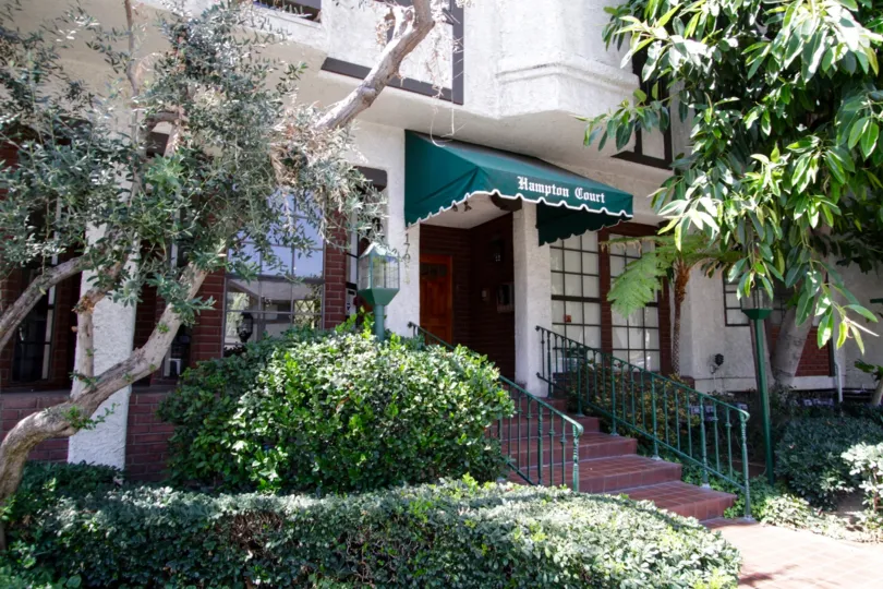 The covered entrace to the Hampton Court building in Encino