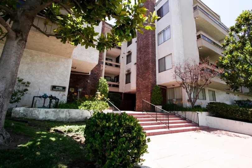 The entrance of Horton Lane in Encino