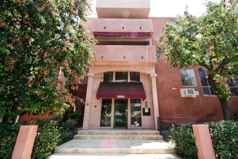 The entrance leading into Mira Flores located in Encino